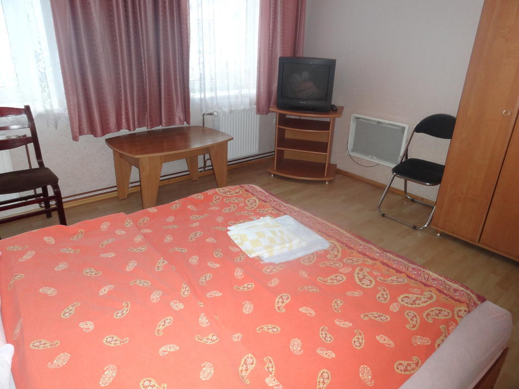Hotel Rebir 다우가프필스 객실 사진