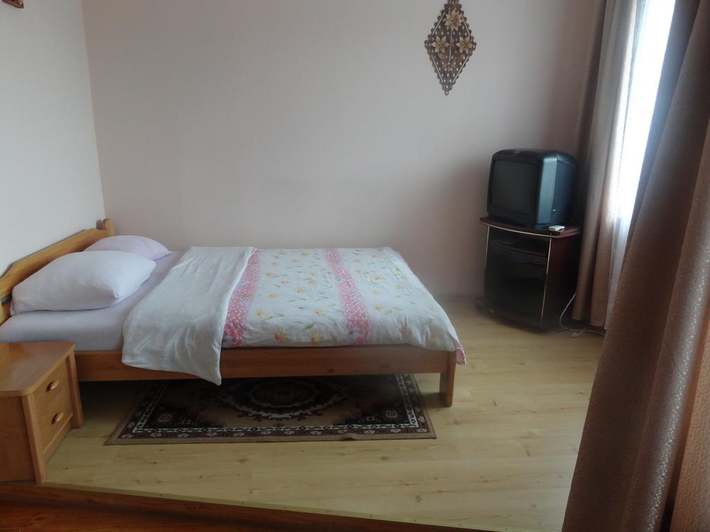 Hotel Rebir 다우가프필스 외부 사진