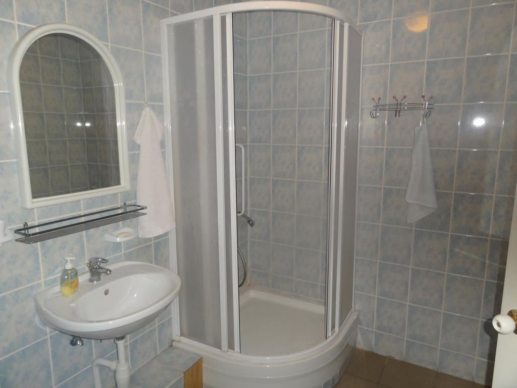 Hotel Rebir 다우가프필스 외부 사진