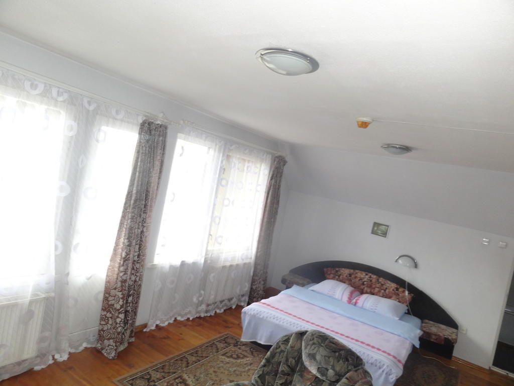 Hotel Rebir 다우가프필스 외부 사진