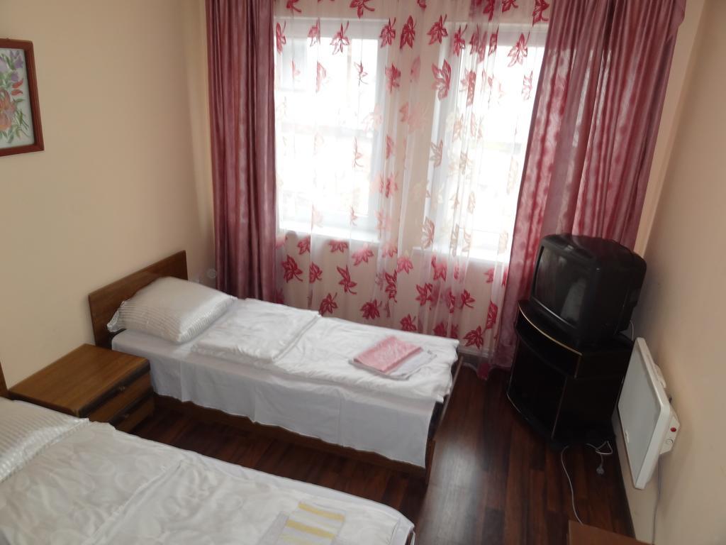 Hotel Rebir 다우가프필스 외부 사진